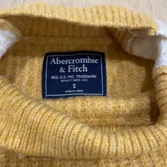Abercrombie and Fitch yellow knit turtleneck knit sweater  💛 - Picture 2 of 4